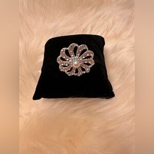 NWOT AB rhinestone hair brooch